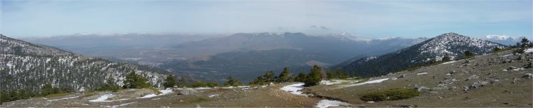 La Mujer Muerta al fondo y el valle del Espinar