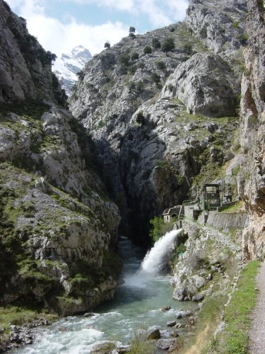 rebosadero del canal