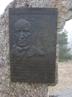placa homenaje a jose antonio cimadevila covelo, fundador de la asociaci�n de amigos de los caminos de santiago madrile�os
