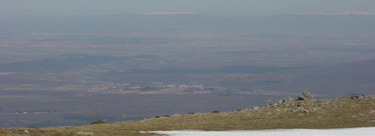 Riaza y al fondo la Sierra de La Demanda con los Picos de Urbi�n y al fondo a la derecha el Moncayo desde Pe�a Cebollera Vieja