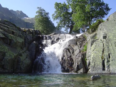 En esta poza nos refrescamos a la bajada. Simplemente "Genial".