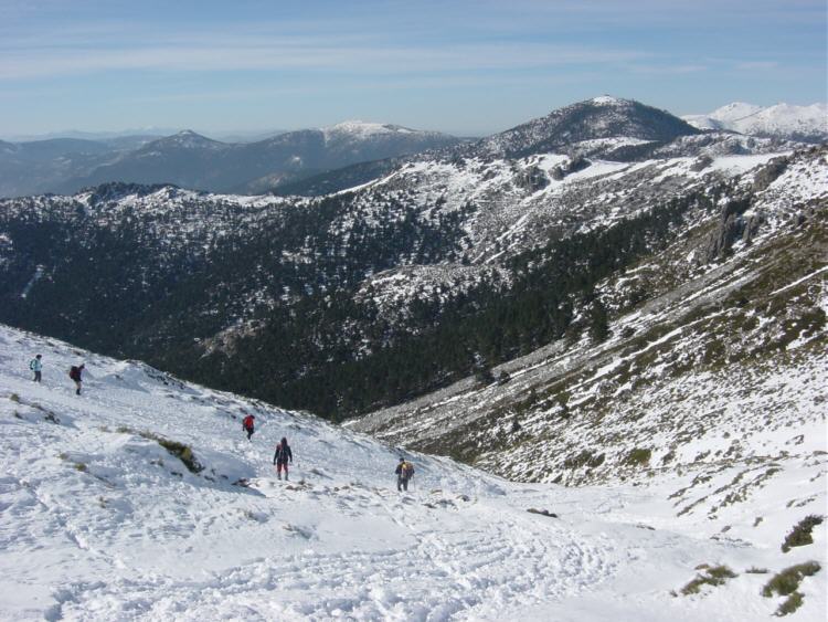 Descenso desde El collado del Piornal al Valle de La Barranca