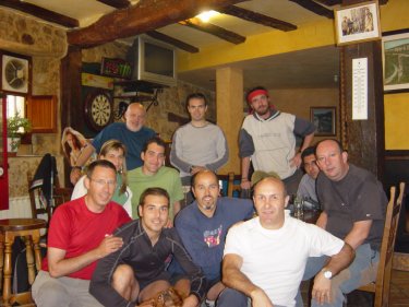 Julio, David, Karlos, Mar�a, Jes�s, Jos� Carlos, �ngel, Carlos, H�ctor, Sito y Lucas. En el Mes�n del Ca��n "Pesquera de Ebro"