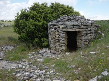 Chozos que utilizaban los agricultores para protegerse de las inclemencias climatologicas en la paramera.