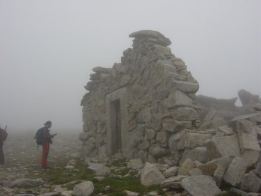 ruinas refugio del rey gredos