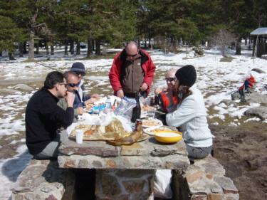 comida en el �rea recreativa del Puerto de Canencia