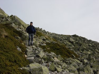 Lucas descendiendo de la cima de La Pinareja (Mujer Muerta)