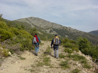 Pea del Oso al fondo