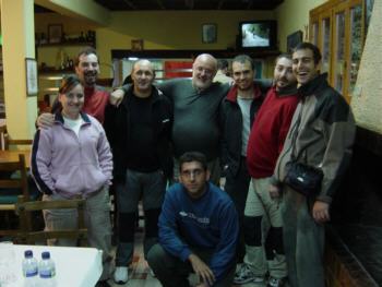 Ludy, Javi, Lucas, Julio, David, Miguel, Fran y Josek en el restaurante de la Pradera de Ordesa