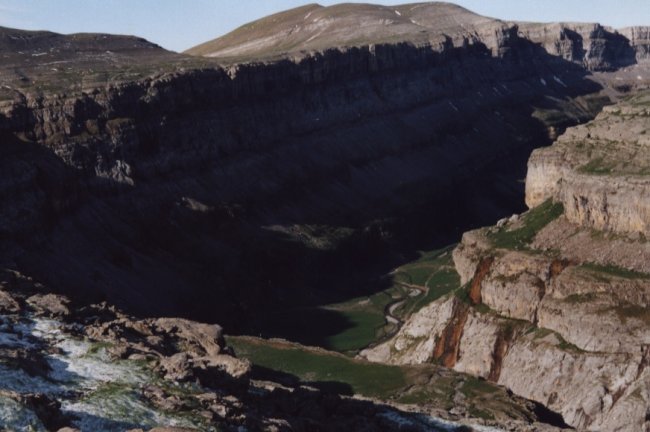 Caon de Ordesa, desde el sendero al Refugio de Griz