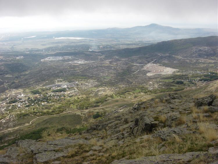 Embalse Del Vell�n y Cerro San Pedro