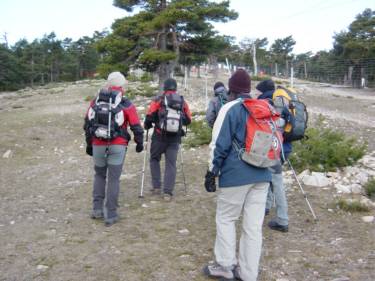 Subimos por el margen izquierdo de la pista de esqui