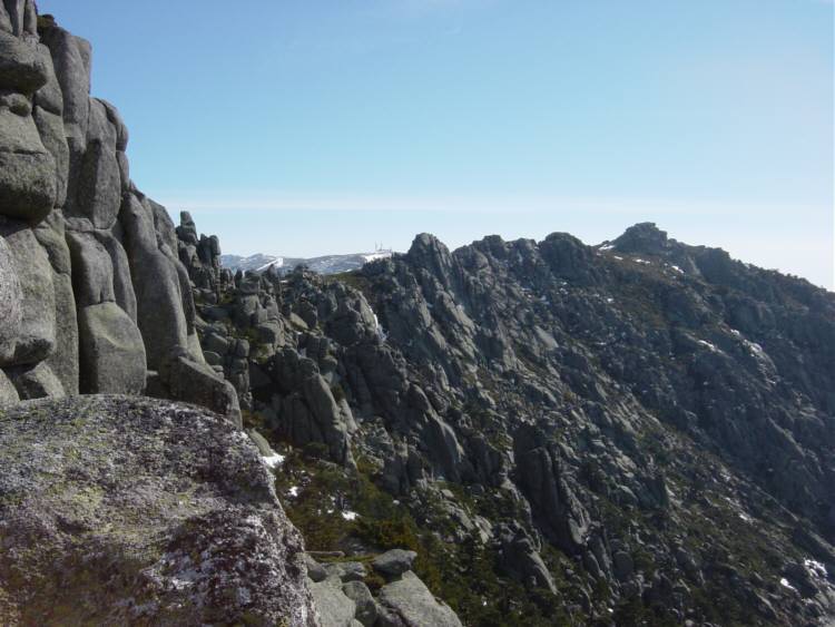 Vista de la pared de Siete Picos desde el 3� de sus picos
