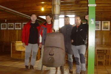 carlos, zoltan, david y lucas en el refugio J. Delgado Ubeda