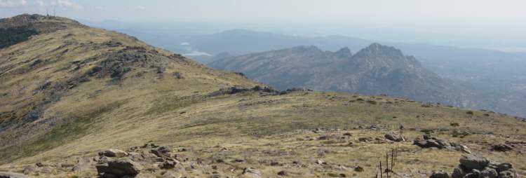 Pea Negra, El Atazar y La Cabrera desde la cima del Mondalindo