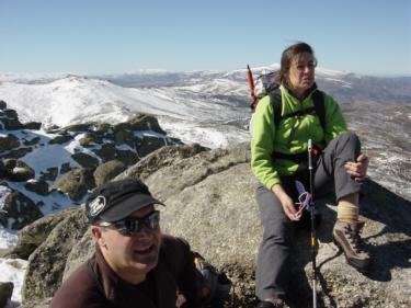 Lucas y Marta en la Cima del Pico Zapatero