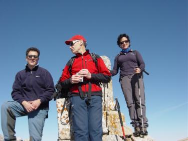 Ángel, Antonio y Rosa en la Cima del Pico Zapatero